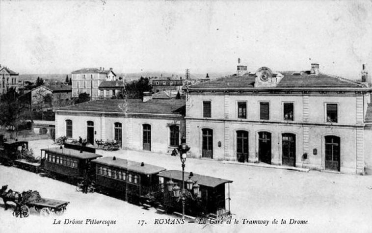 Le Tramway devant la gare de Romans vers 1900